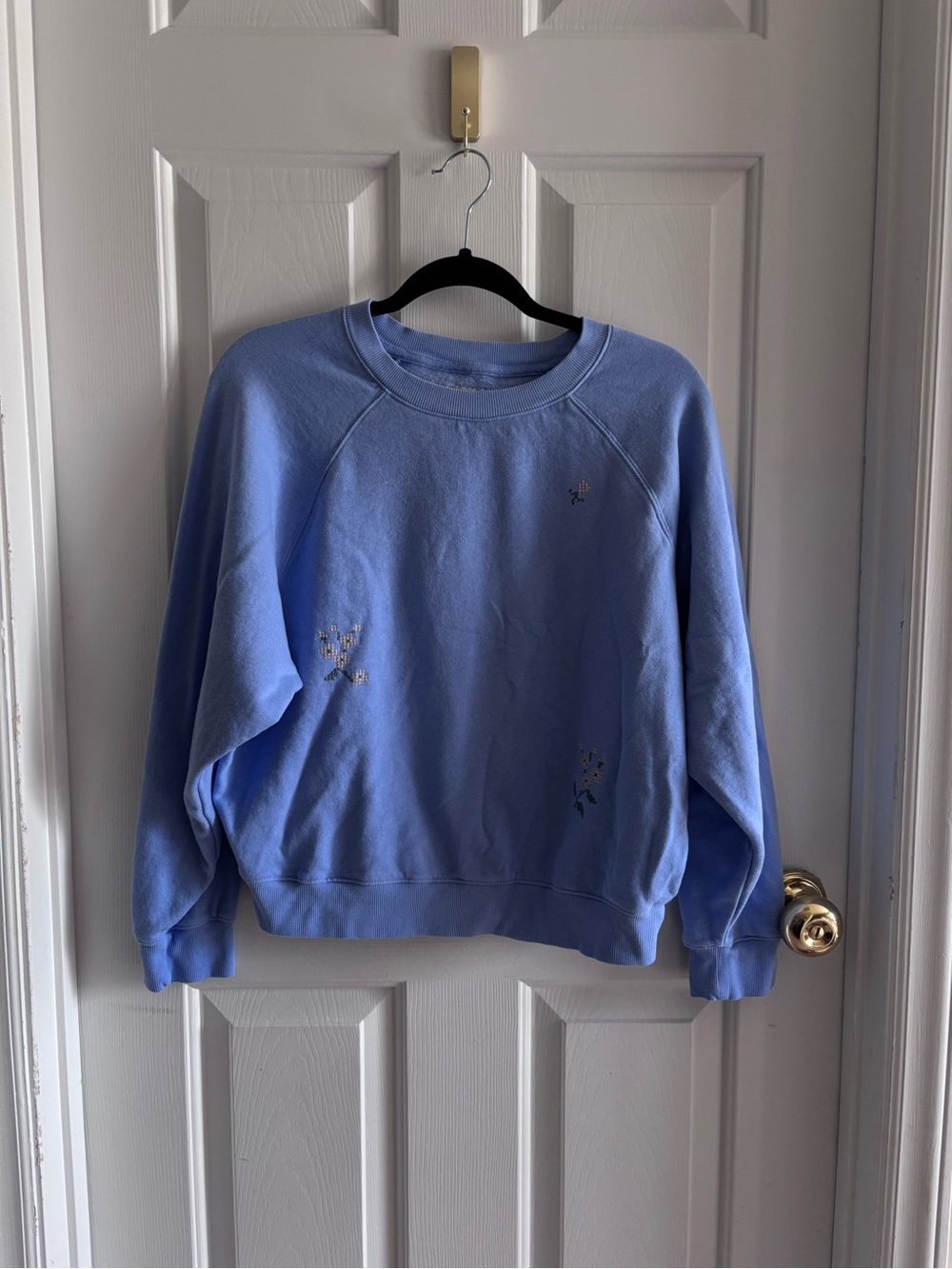 Old Navy SoComfy Blue Embroidered Daisy Floral Crewneck Sweatshirt M Petite